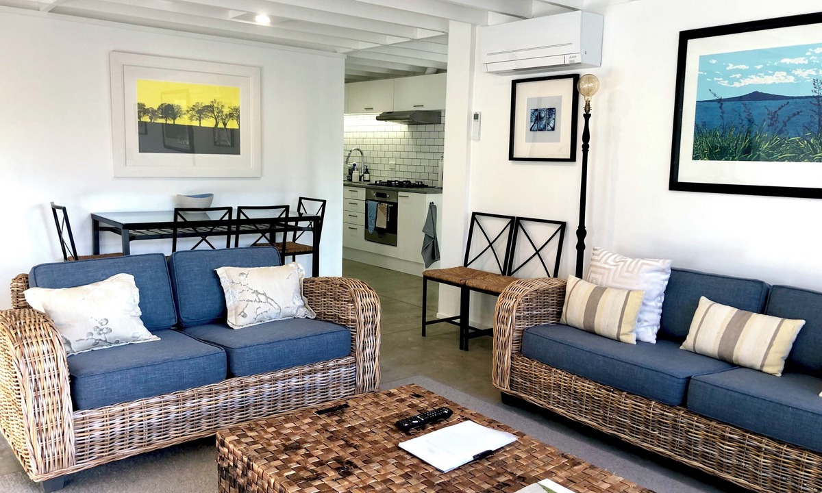 Mahurangi West House | Unique coastal property just 40 mins from the CBD, the ultimate getaway!
