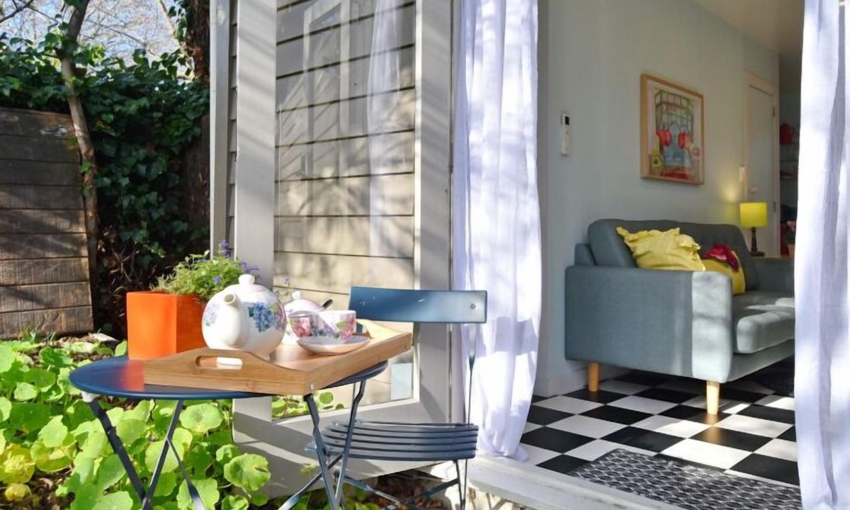 Linwood Apartment | Louisa Chandler – Retro Charm by the City