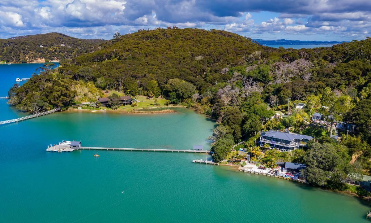 Kawau Island Resort | Kawau Lodge - Kotuku Master Suite plus 3 bedrooms