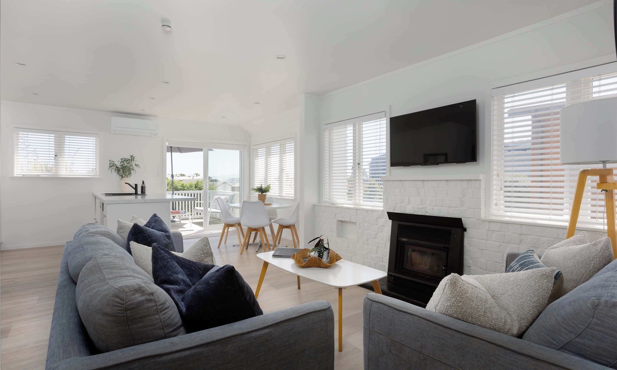 Mount Maunganui Apartment | Awesome Beach House, stroll to Town and Beach