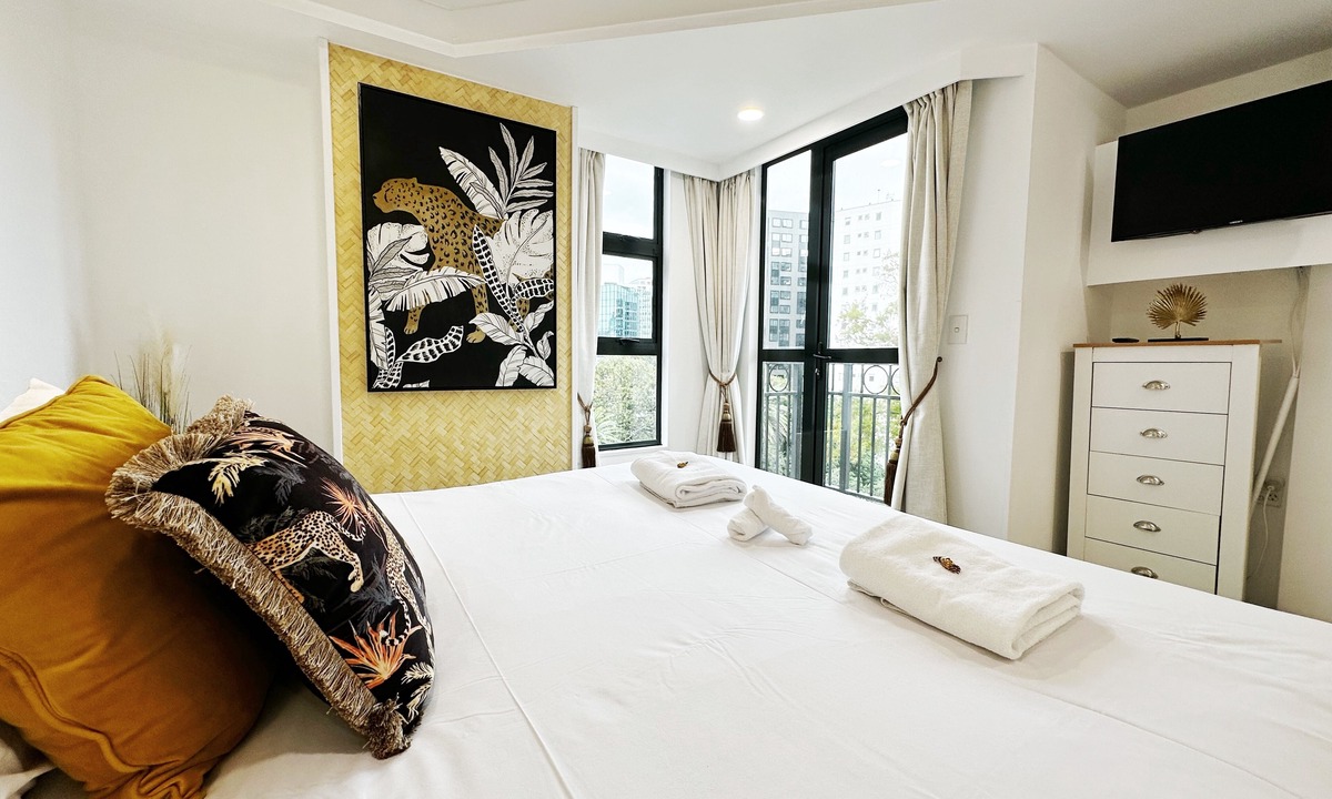 Newton Apartment | *Pool, spa, two balconies, park views!*