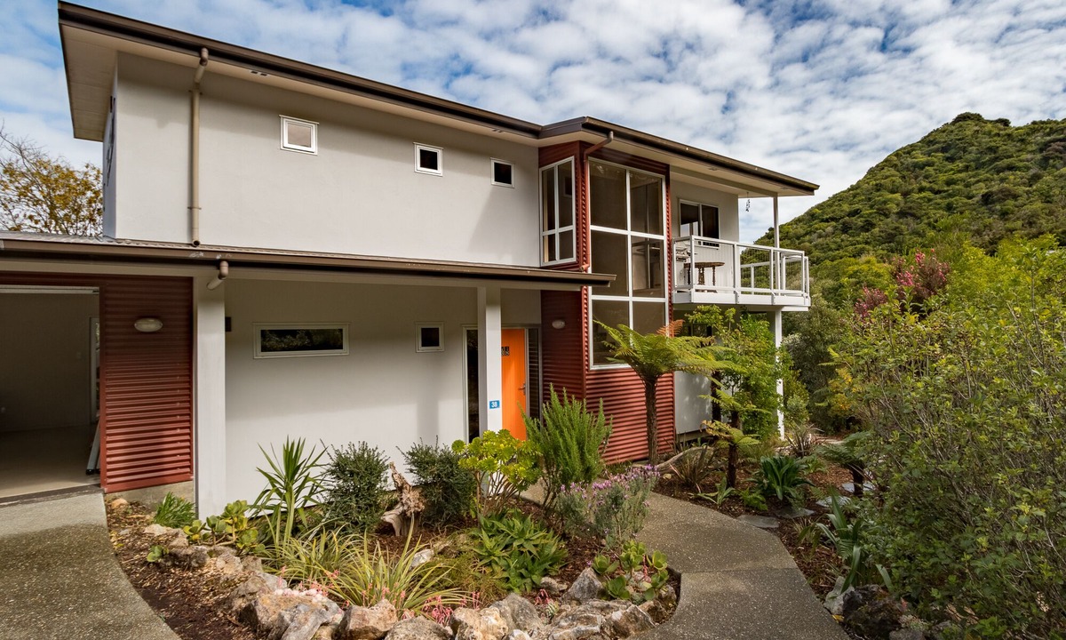 Tata Beach House | Te Wharepuni - Tata Beach Holiday Home
