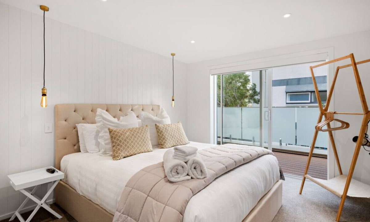 Mission Bay Apartment | Luxury Apart, Seaviews & Balcony, Full Kitchen