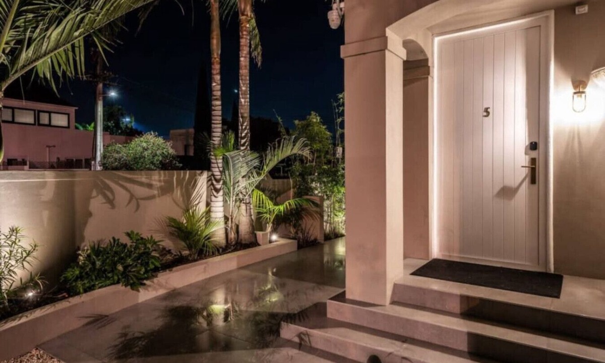 Mission Bay Apartment | Luxury Apart, Balcony & Seaviews, Full Laundry