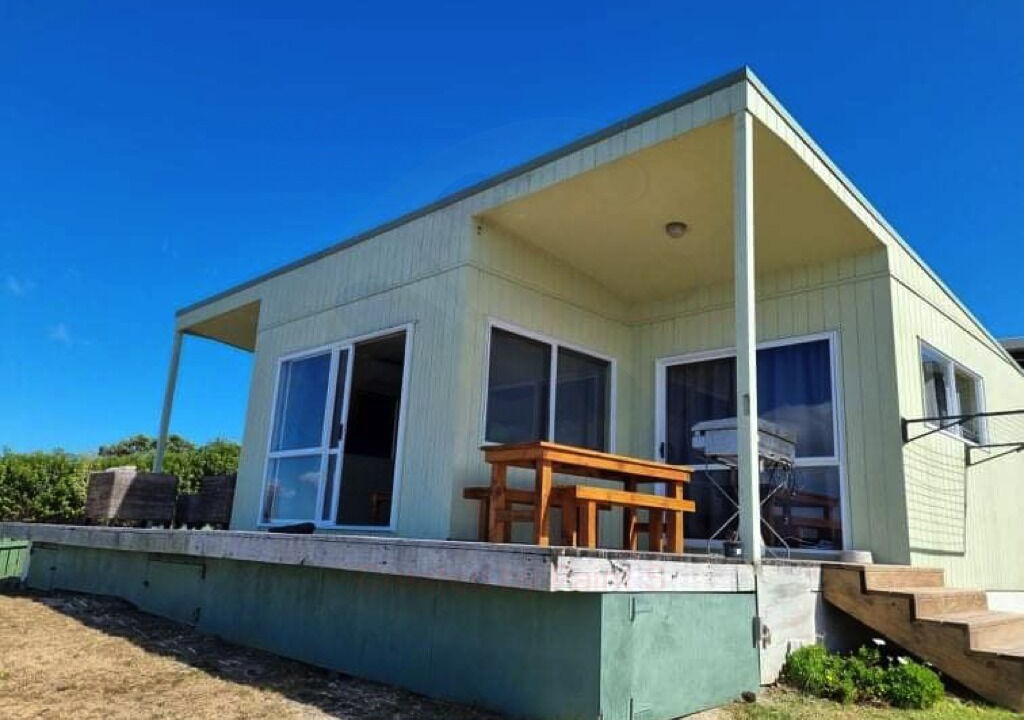 Merita House | Stunning views of the bay - 2 min to the beach!