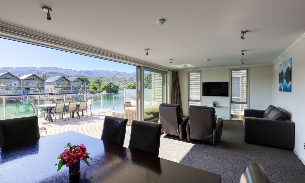 Mount Pisa Apartment | Lake Resort by Marsden