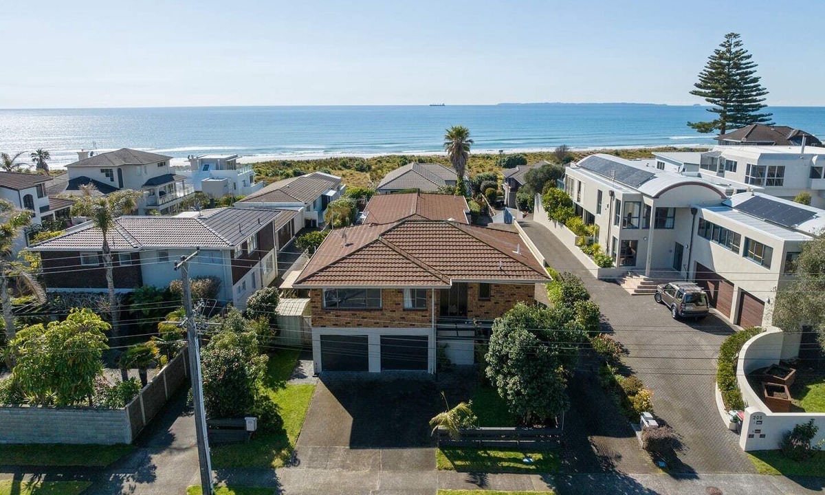 Mount Maunganui House | Magnificent sunrises, Oceanbeach & Sea Views