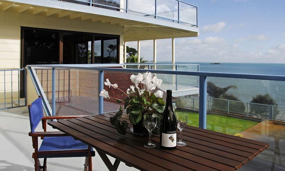 Coopers Beach Apartment | By the Bay Beachfront Apartments