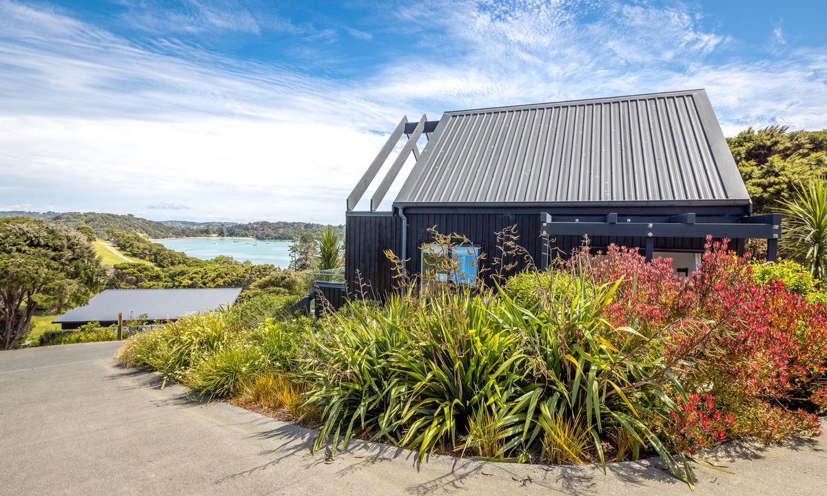 Omiha House | The Guest House at Te Whau Retreat - Stay Waiheke