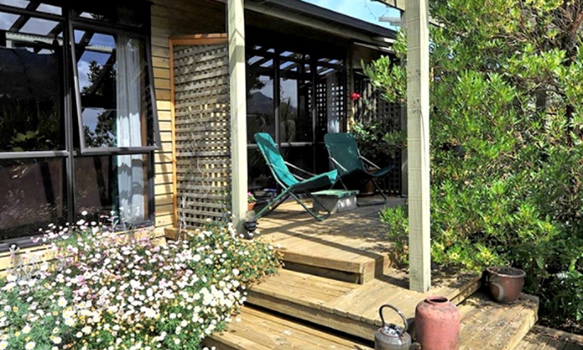 Collingwood Cabin | Modern Room Rental near Farewell Spit in Golden Bay, New Zealand
