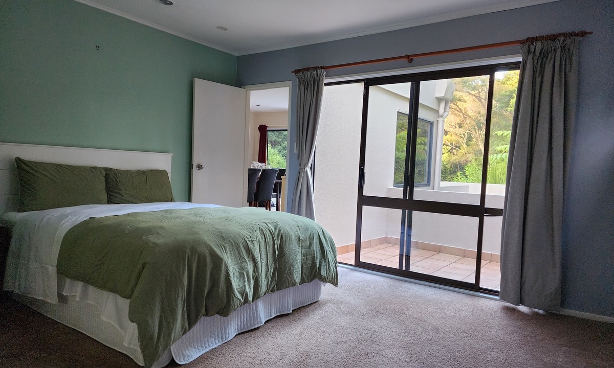 Birkenhead House | Entire Upper-floor: Spacious 140m2