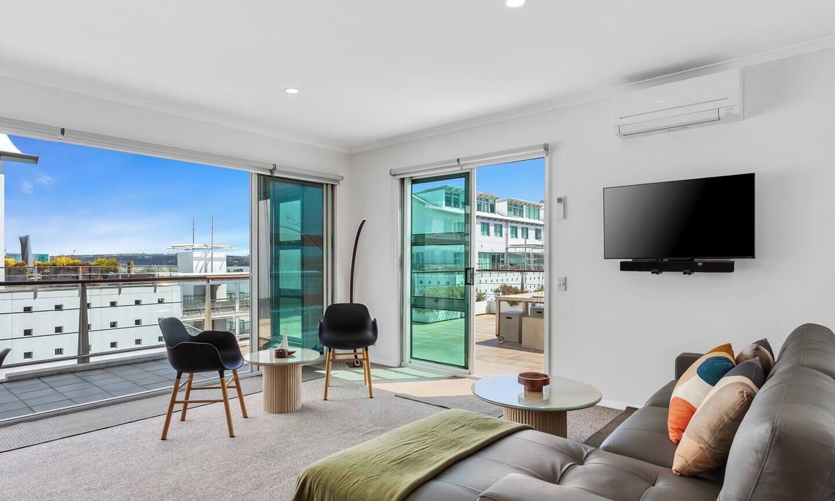 Auckland Central Business District Apartment | Huge Balcony & Harbour Views Princes Wharf Shed 19