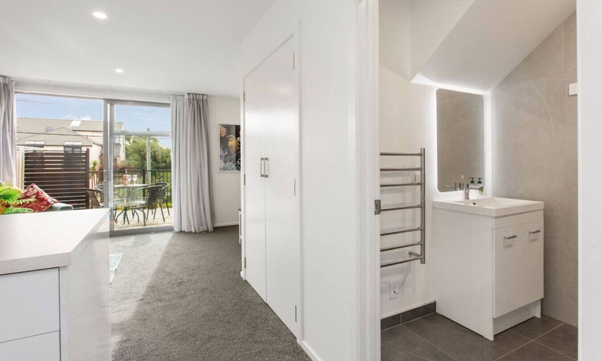 Linwood Apartment | Appt 2 on Armagh 2Bdrm 2 Bthrm Free Park