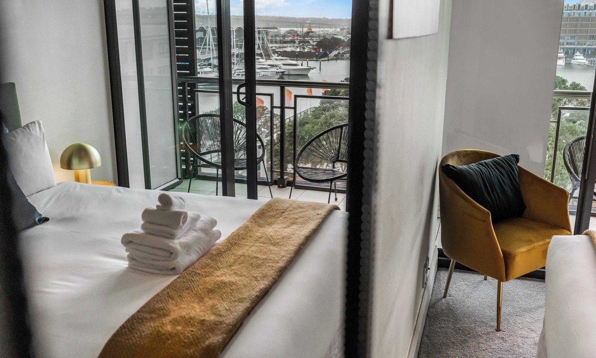 Auckland Central Business District Apartment | Comfort, Harbour Views & Balcony | Zodiak Stays
