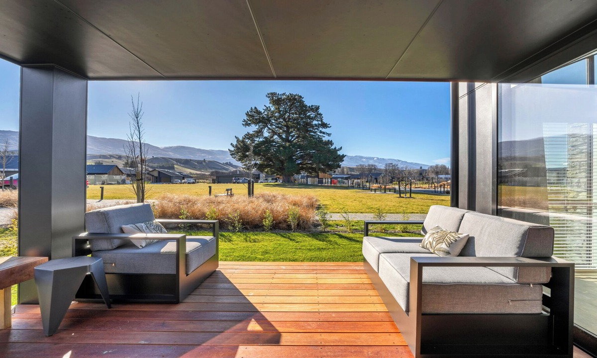 Lowburn House | Harper on Hadley - Cromwell Holiday Home