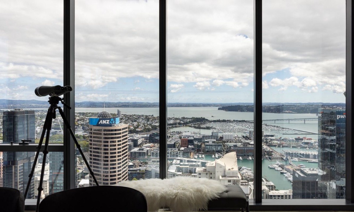 Auckland Central Business District Apartment | Penthouse Pacifica I Panoramic Views, Lap Pool, & Spa