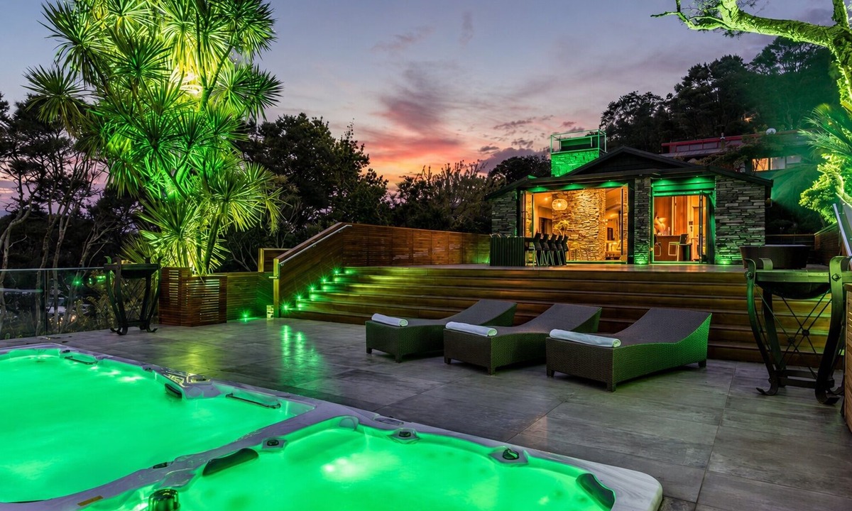 Titirangi House | Maison Blanc Lodge - Nature Haven 4-Bed Luxury