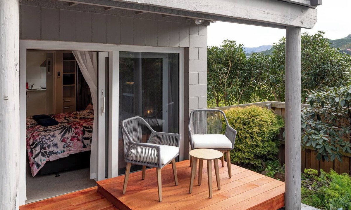 Lyttelton House | Stylish Studio - Free Parking walk to Town and Harbour