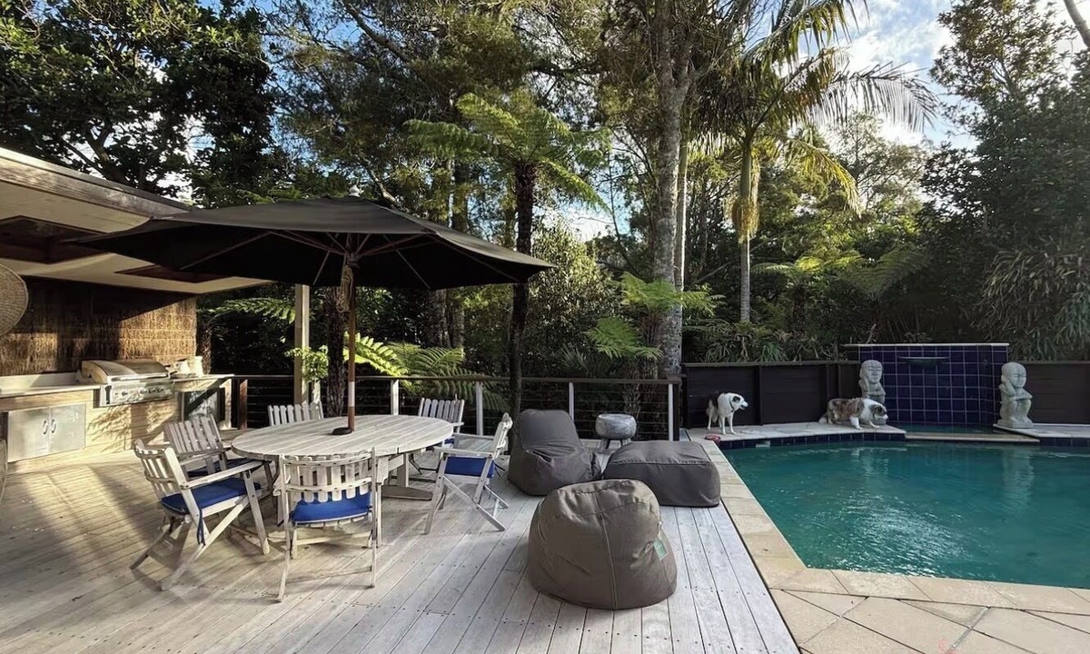 Campbells Bay House | Luxury Coastal Home l Pool, Spacious Entertaining Areas l Steps to the Beach