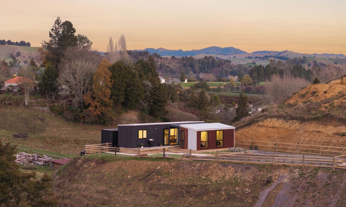 Taumarunui Cabin | Haven Hills Retreat - Romantic, luxury off grid tiny house with stunning views.
