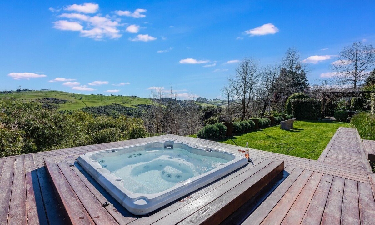 Bombay Villa | Private Country Estate | 2 Homes | Hot Tub & Creek