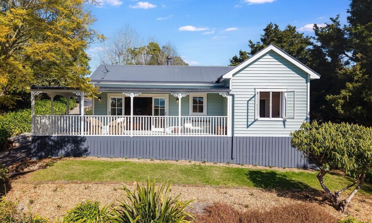 Bombay Villa | Country Cottage with Incredible Rural Views & Access to Creek