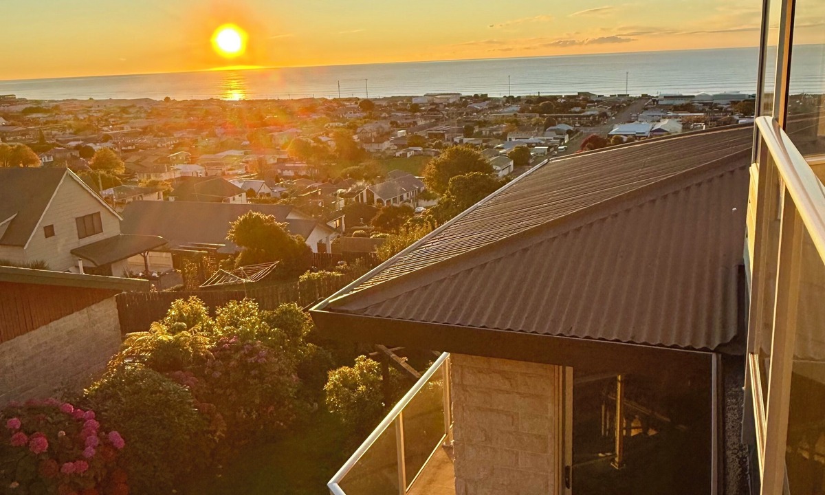 Oamaru House | Seaview Hill Retreat - You Will Love the View & Enjoy Your Time Here