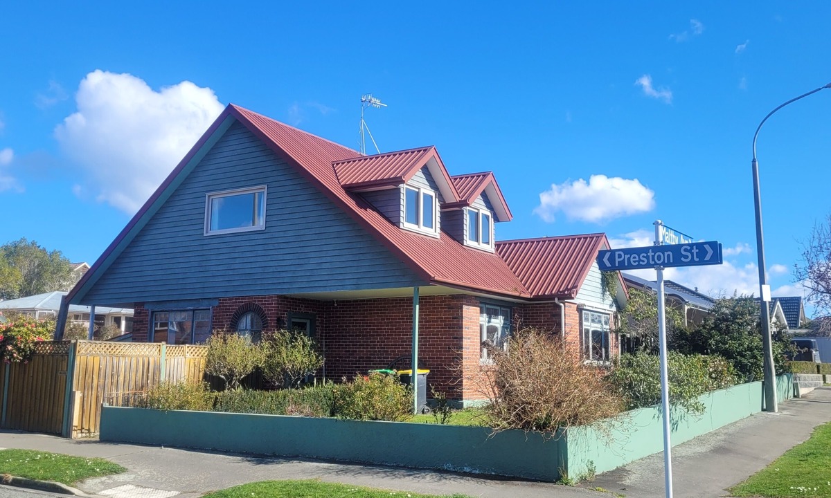 Timaru House | Large 4-Bedroom Home with Dual Living & short Walk to Beach/Town