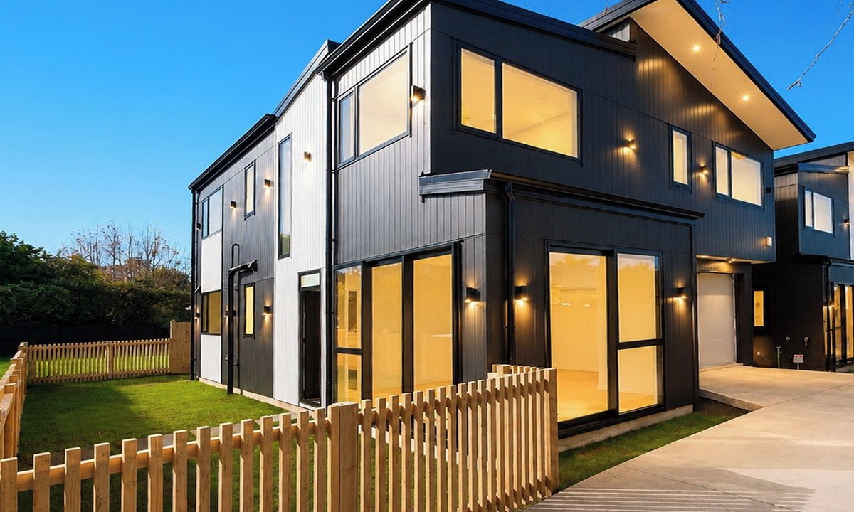 Howick House | Airy Howick New Build, Walk to Shops
