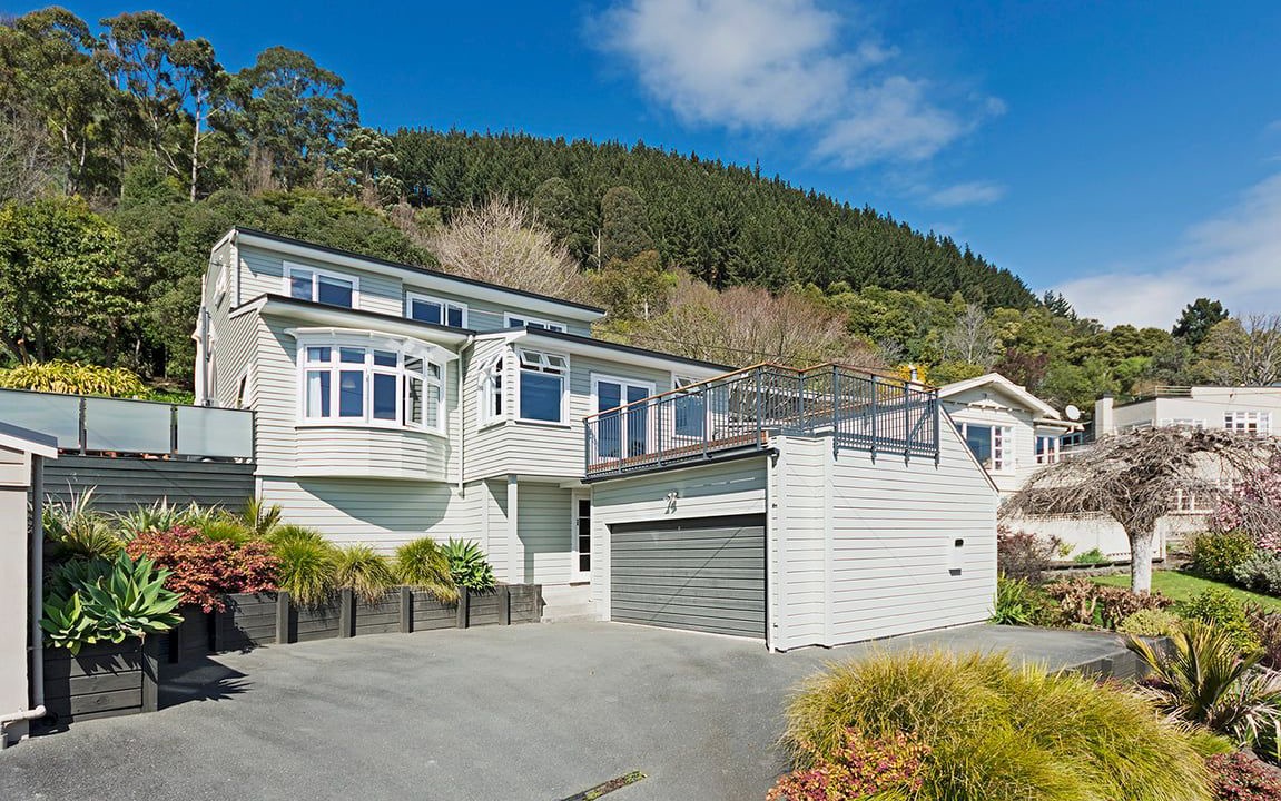 Nelson South House | Sunset Paradise - Views, Hot Tub & Walk to Town