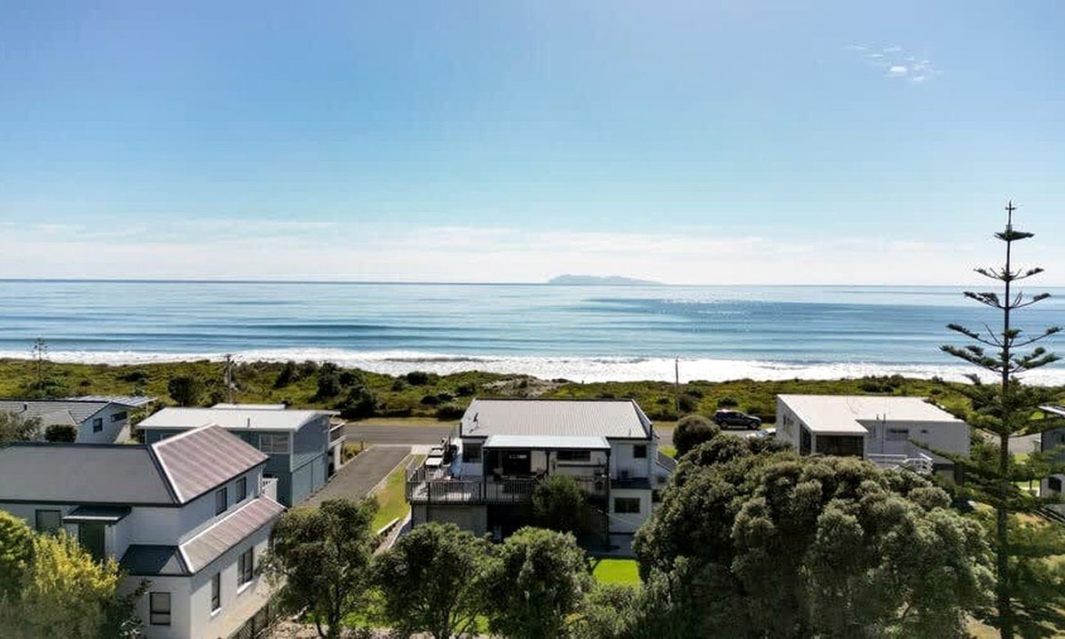 Waihi Beach House | Stunning Beachfront Holiday Home with Dual Sun Decks Near Waihi Beach Village | Waihi Beach, Bay of Plenty