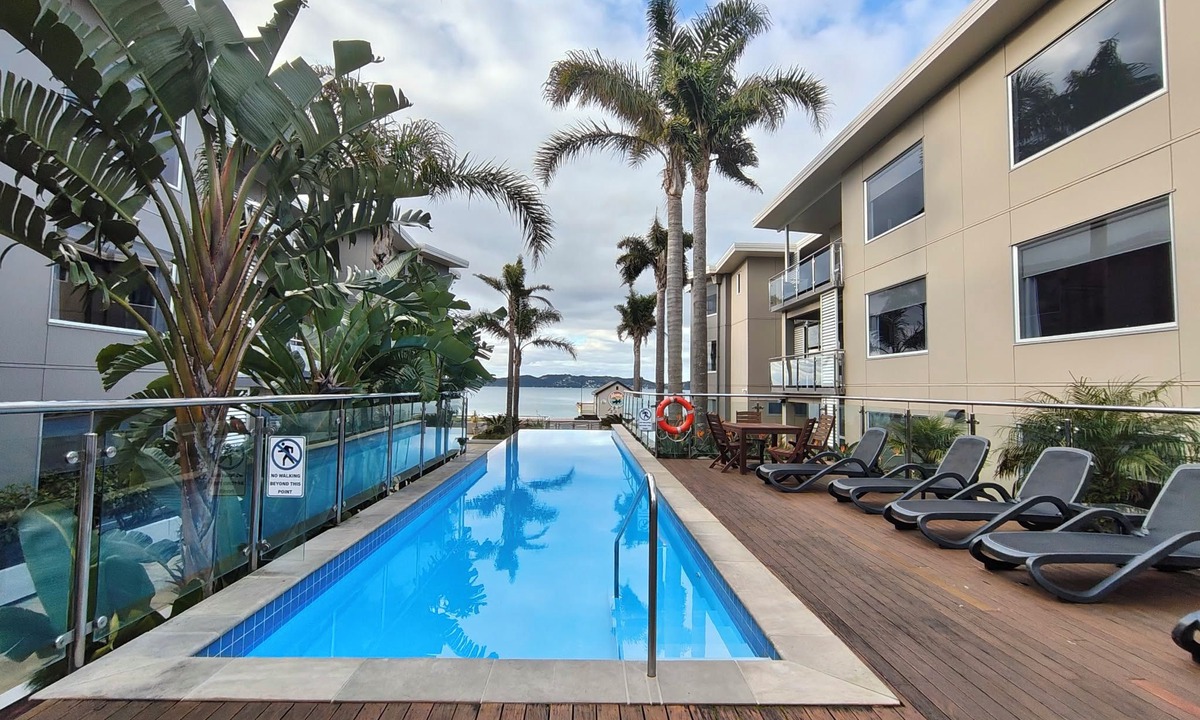 Paihia Apartment | Beachside Apartment with sea views, central Paihia, 4min stroll to wharf & shops