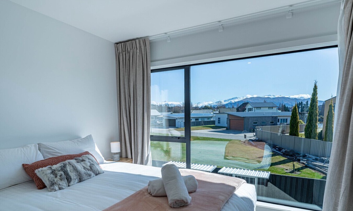 Albert Town House | Modern Warm & Cosy Townhouse - 5min to Wānaka