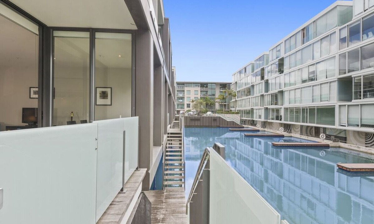 Auckland Central Business District Apartment | Viaduct Harbour Views and Two Private Ensuites