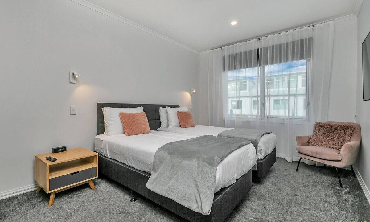 Auckland Central Business District Apartment | Spacious 3-Bed Waterfront Apartment