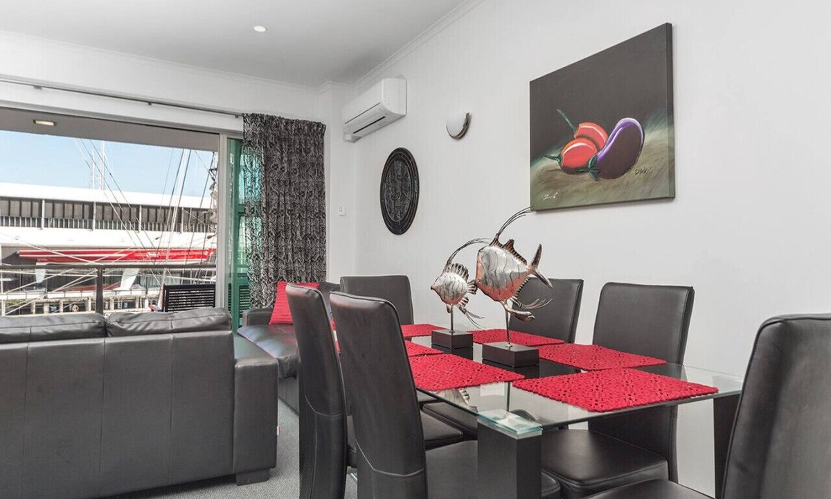 Auckland Central Business District Apartment | A Guest Favourite on Princes Wharf — Harbour Views