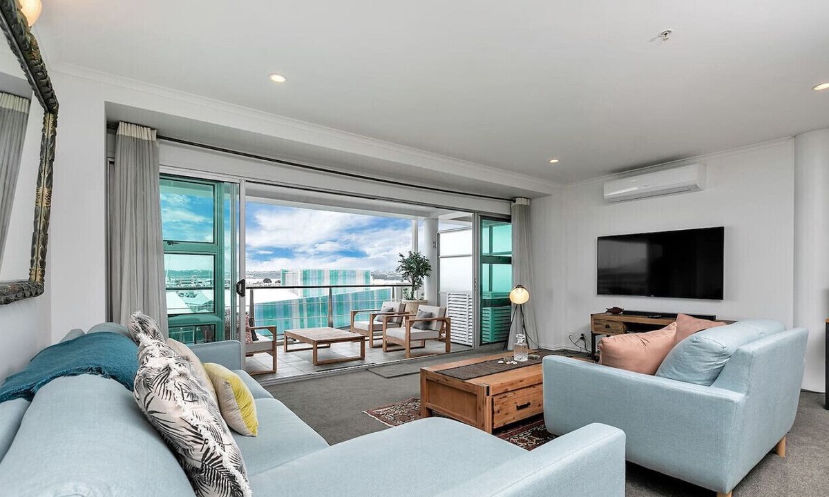 Auckland Central Business District Apartment | QV Stays Spacious Waterfront Suite