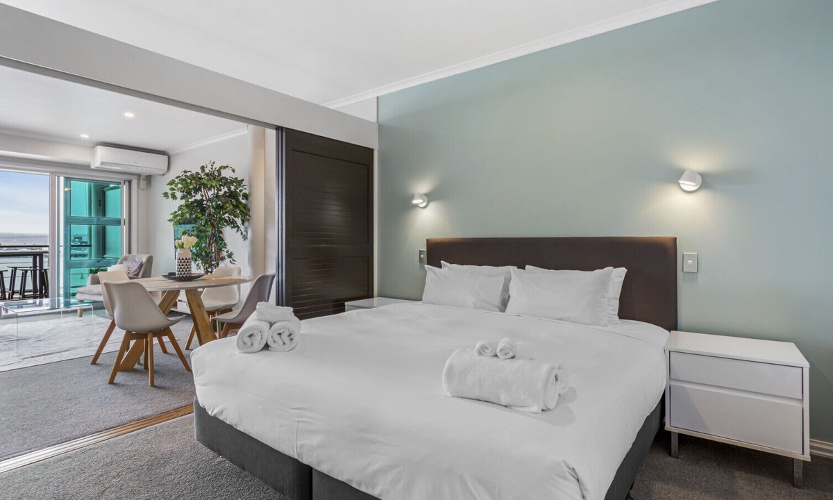 Auckland Central Business District Apartment | Gorgeous Waterfront Apartment Harbour and Views