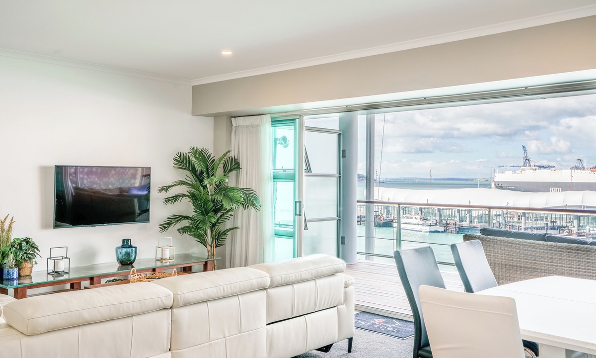Auckland Central Business District Apartment | Princes Wharf - Couple luxury
