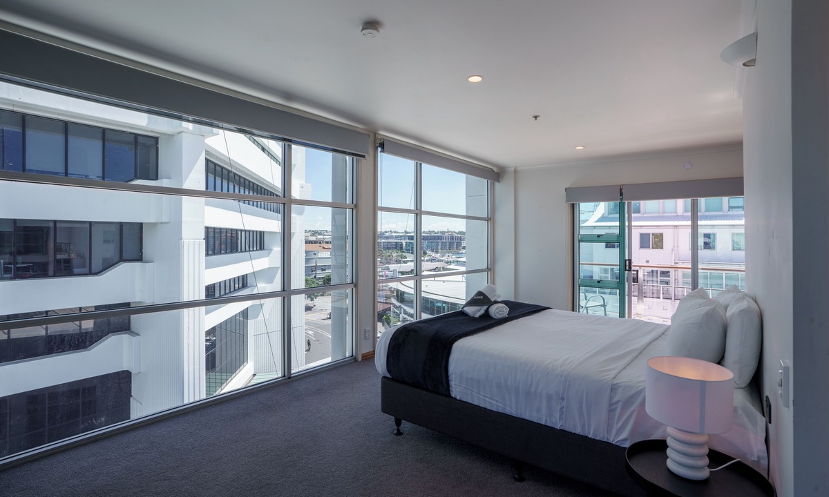 Auckland Central Business District Apartment | Chic Princes Wharf Studio | City View | Parking