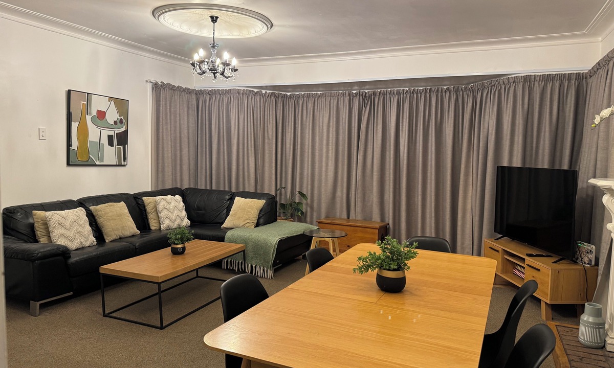 Tauranga South House | Centrally Located Family Home in Tauranga - Near Hospitals