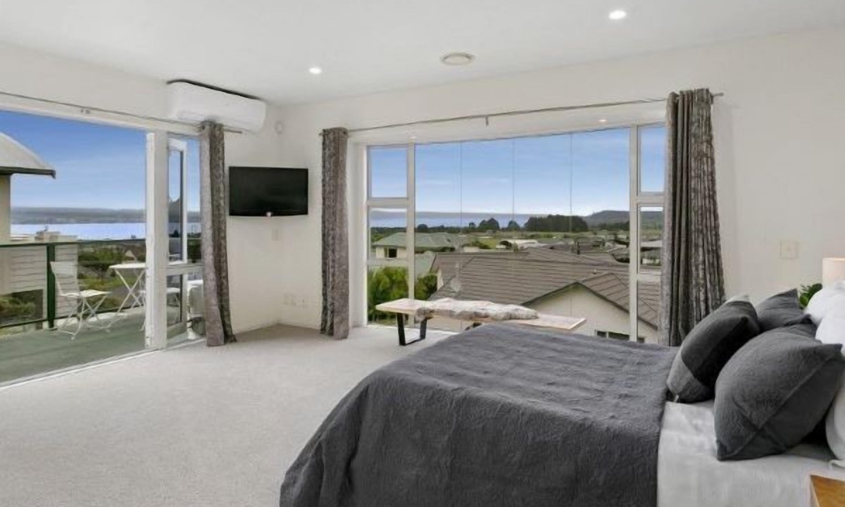 Nukuhau House | Views and More @ 34.