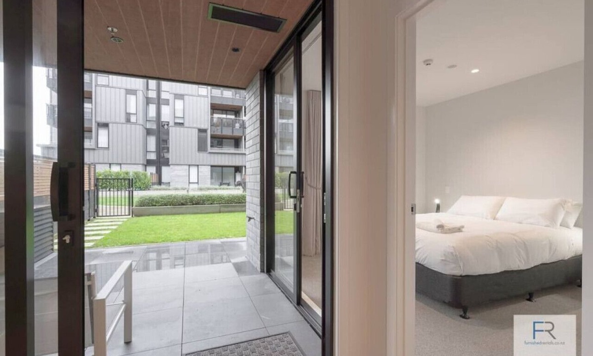Onehunga Apartment | Beautiful Garden Apartment| by Furnished Rentals