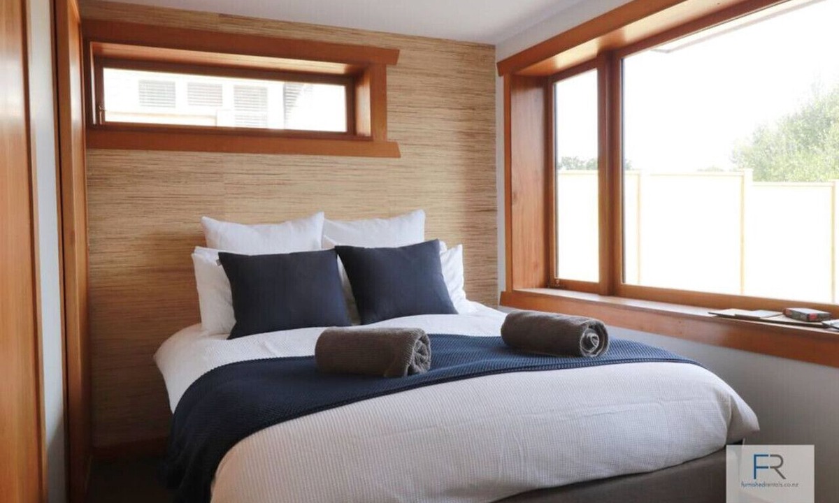 Orakei Apartment | Comfortable Cosy Apartment| by Furnished Rentals