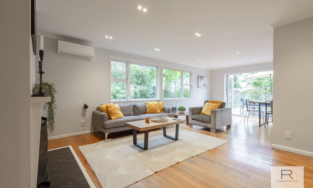 Birkenhead Apartment | Sanctuary with private deck, close to Cafes, Pet Friendly. 1 min to Birkenhead Village