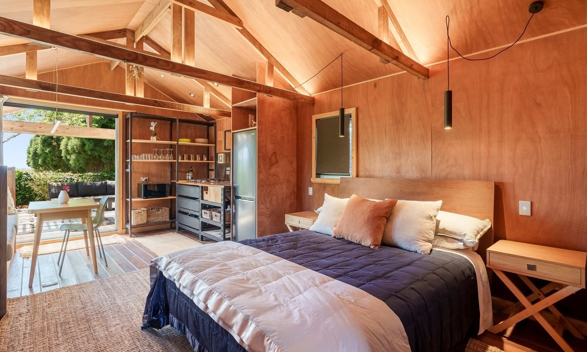 Matapihi Cabin | The Shed Guest House