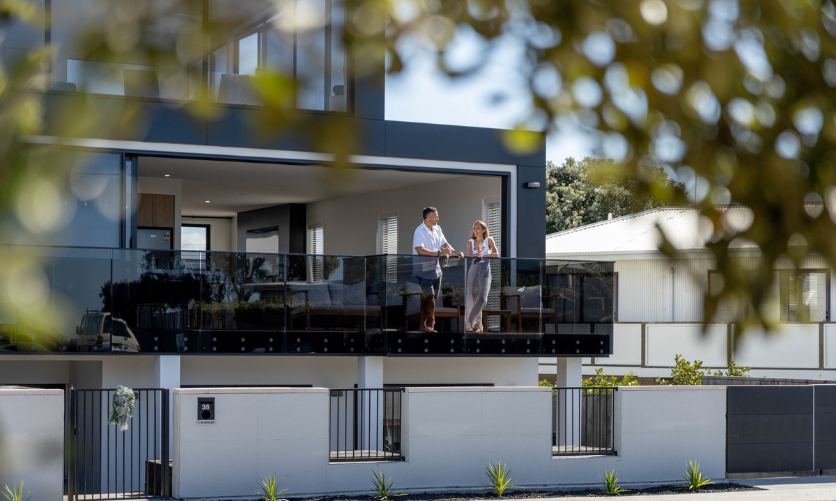 Papamoa Beach House | Papamoa Beach Coastal Oasis. Heated Pool, Sauna, Spa & Games room. Up to 20 Ppl