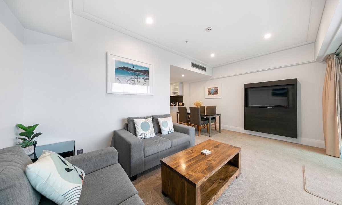 Auckland Central Business District Apartment | Stunning Auckland Harbour Views