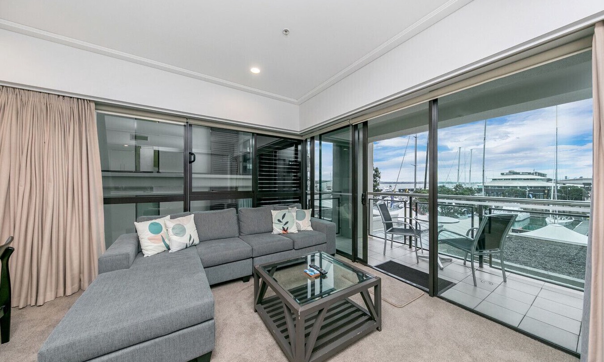 Auckland Central Business District Apartment | Sunlit Corner Apartment w/Harbour Views