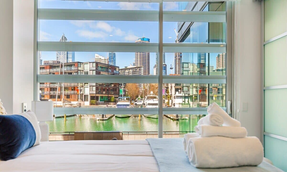 Auckland Central Business District Apartment | Beautiful harbour view apartment by Zodiak Stays